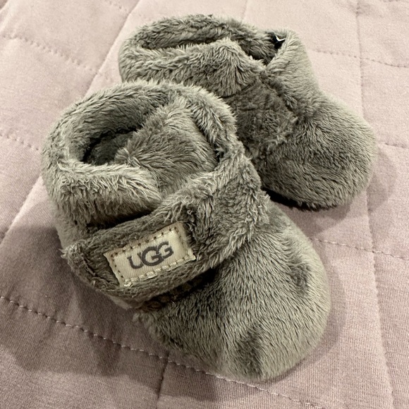 UGG Bixbee bootie in 0/1M - Picture 3 of 6